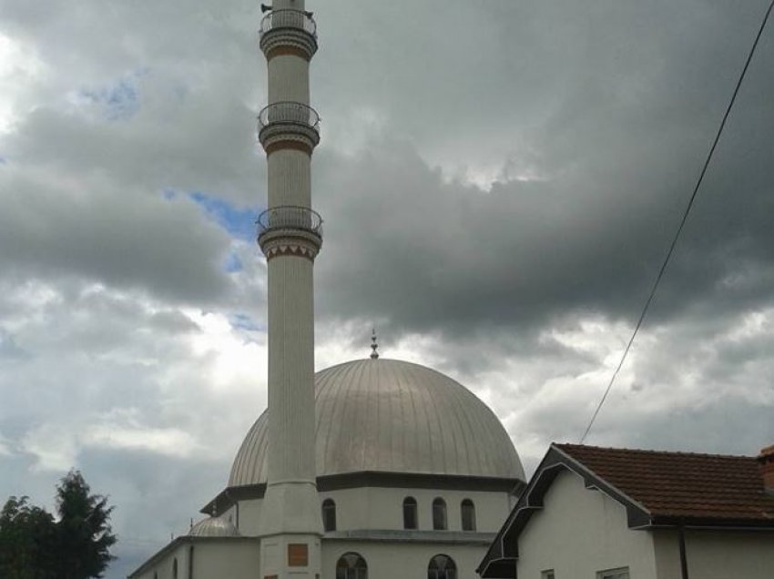 Hoxha s’e thirr ezanin për iftar, thotë se agjëruesit mund të informohen në televizione