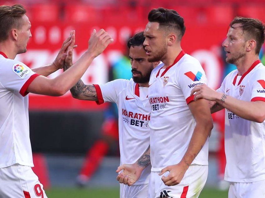 Sevilla fiton derbin, në garë për titullin kampion