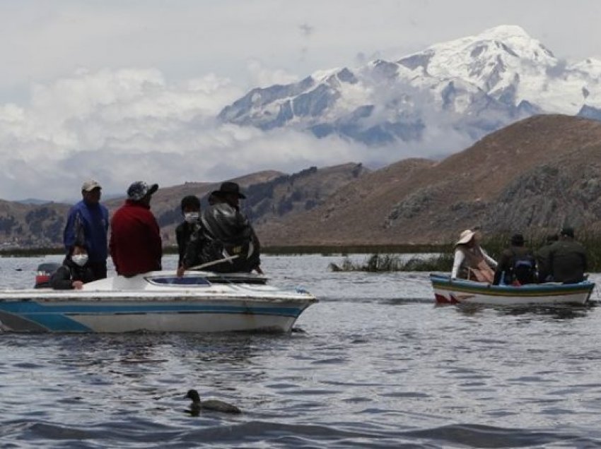 Një notar italian theu një rekord në liqenin e shenjtë Titicaca