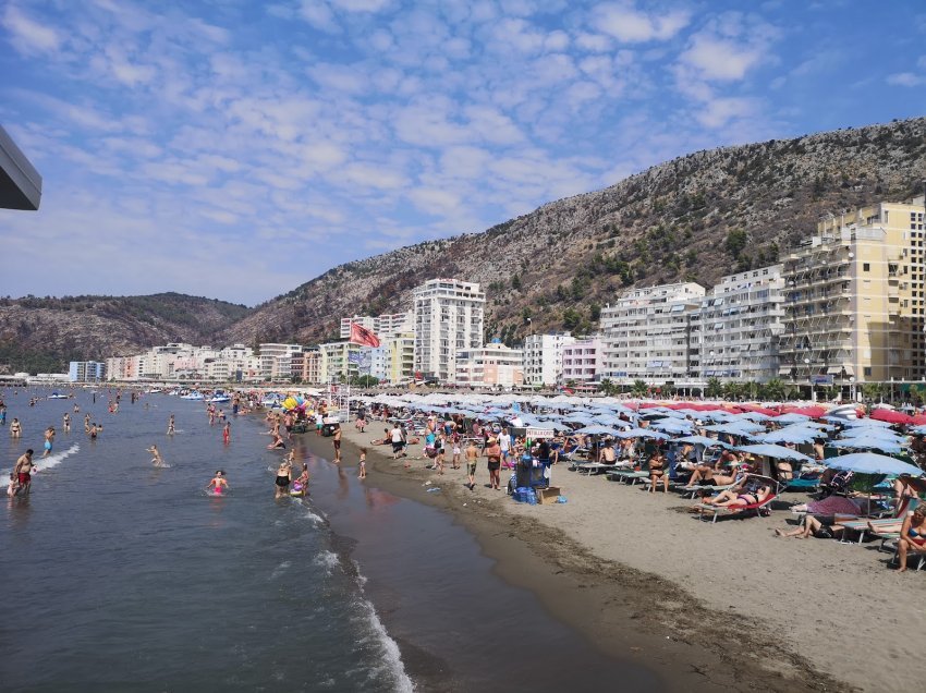 Jo vetëm Durrësin, muzika serbe pushton edhe Shëngjinin - shihet edhe fotografia e Draganës