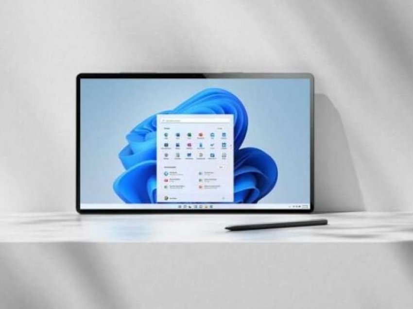 Microsoft publikon betan e parë të Windows 11