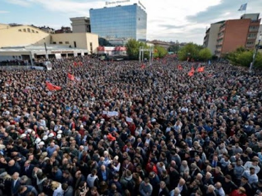 Kurti befason me thirrjen e tij për protesta mbarëkombëtare– kjo është arsyeja