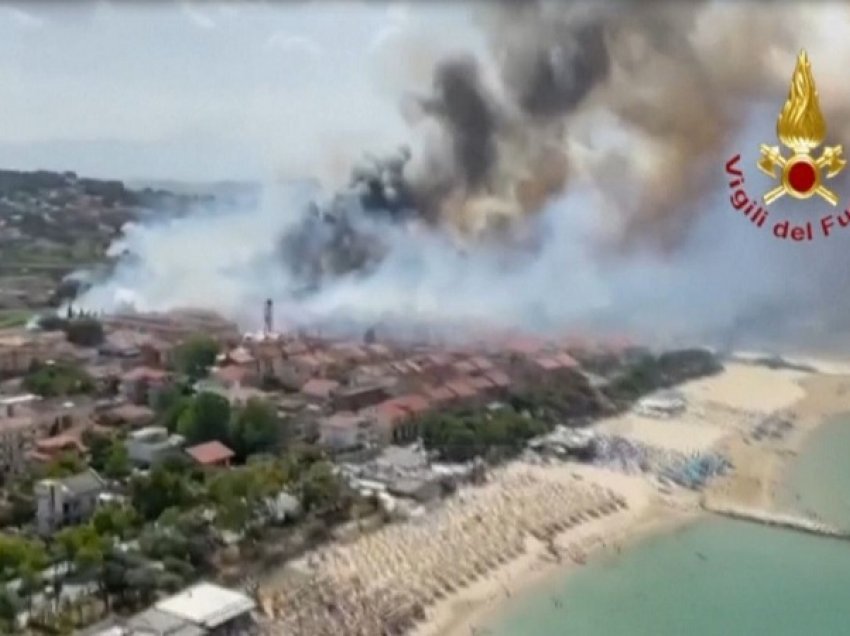 Italia në zjarr/ Zjarrfikësit italianë luftojnë me flakët në Sicili dhe Bregun Adriatik