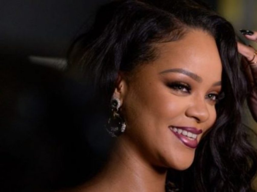 Rihanna bëhet miliardere