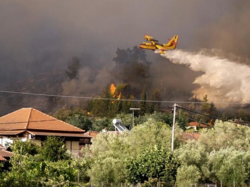 Zjarret në Greqi po vazhdojnë të shkatërrojnë gjithçka, dëmtohen mbi 150 shtëpi