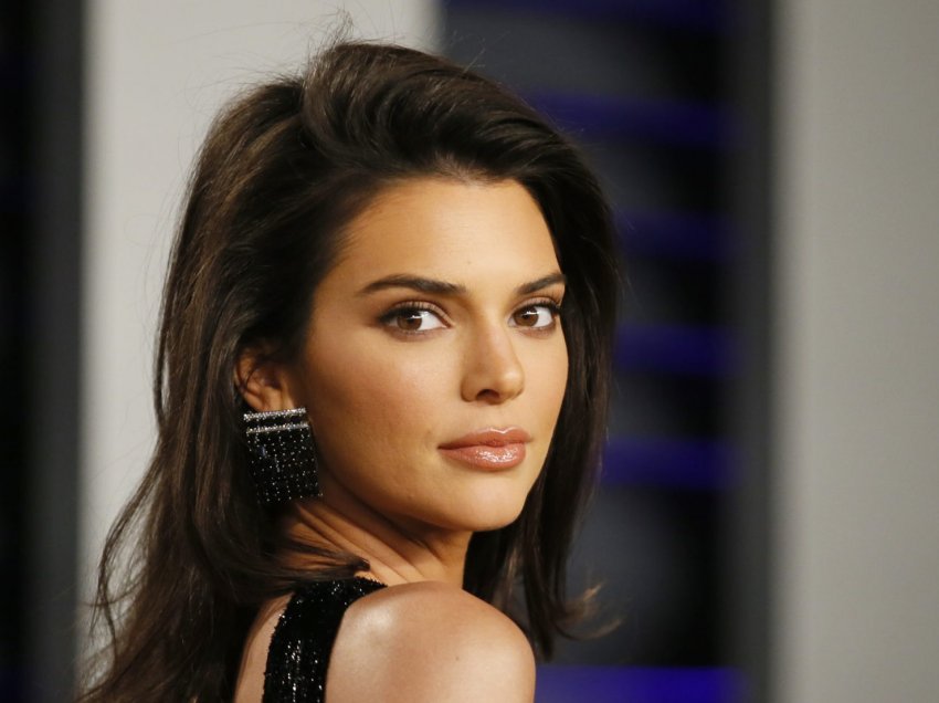 Kendall Jenner në telashe! 