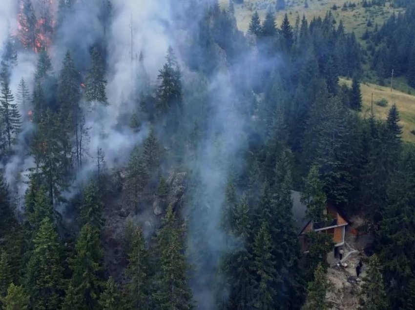 Zjarret shkrumbojnë një pjesë të Bjeshkëve të Nemuna