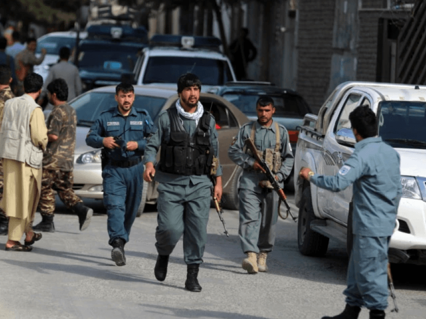 Talibanët bëjnë përparim drejt një qyteti të madh afgan