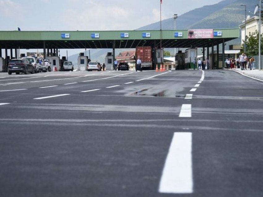 Provoi t’i jap ryshfet 10 euro zyrtarit policor, arrestohet një person në pikëkalimin kufitar në Vërmicë