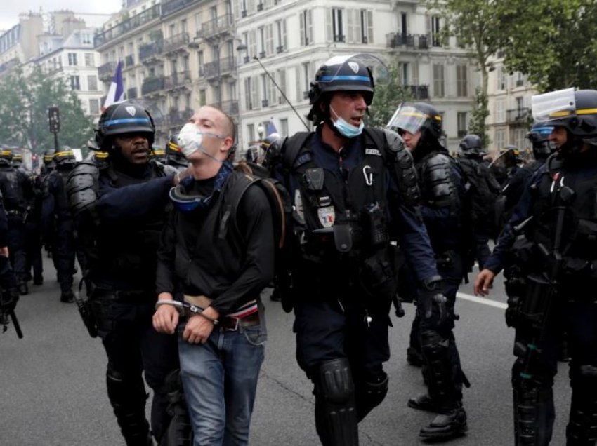 Francezët vazhdojnë protestat kundër rregullave ndaj pandemisë