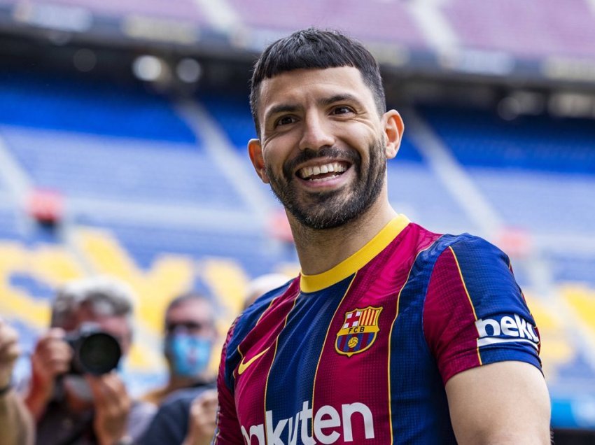 Aguero konfirmon se do të qëndrojë te Barcelona, përkundër largimit të Messit