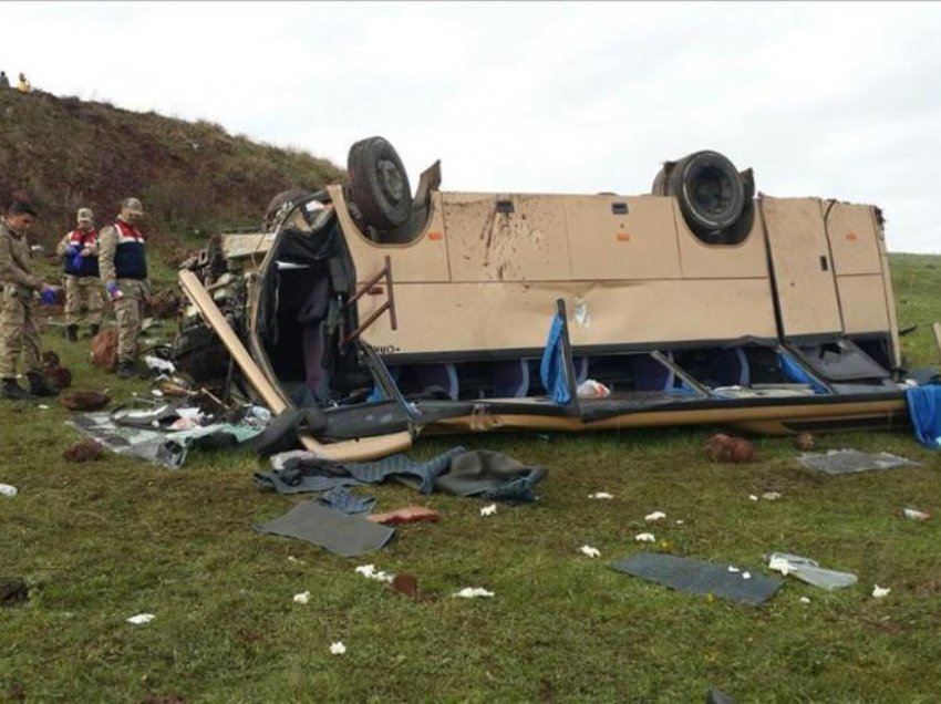 Përmbyset autobusi në Turqi, 14 të vdekur dhe 18 të plagosur