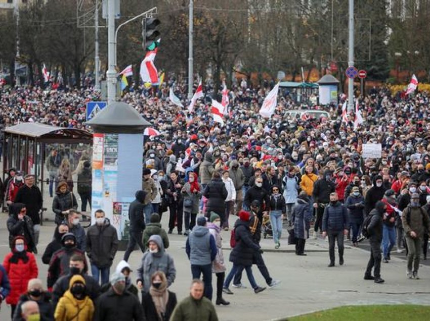 1 vit pas protestave në Bjellorusi