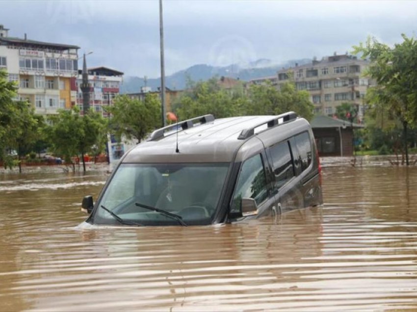 Nuk ka paqe për Turqinë! Nisin sërish përmbytjet, vdes një grua