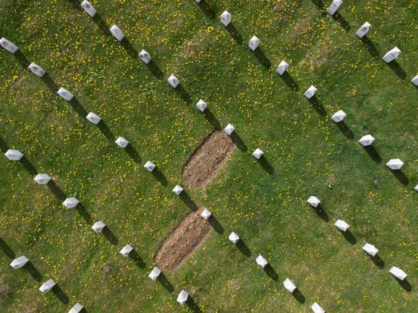 Mohimi i gjenocidit në Srebrenicë do të fshihet nga rrjetet sociale