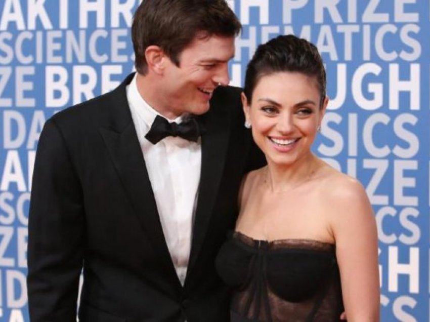 Mila Kunis dhe Ashton Kutcher u bëjnë banjë live