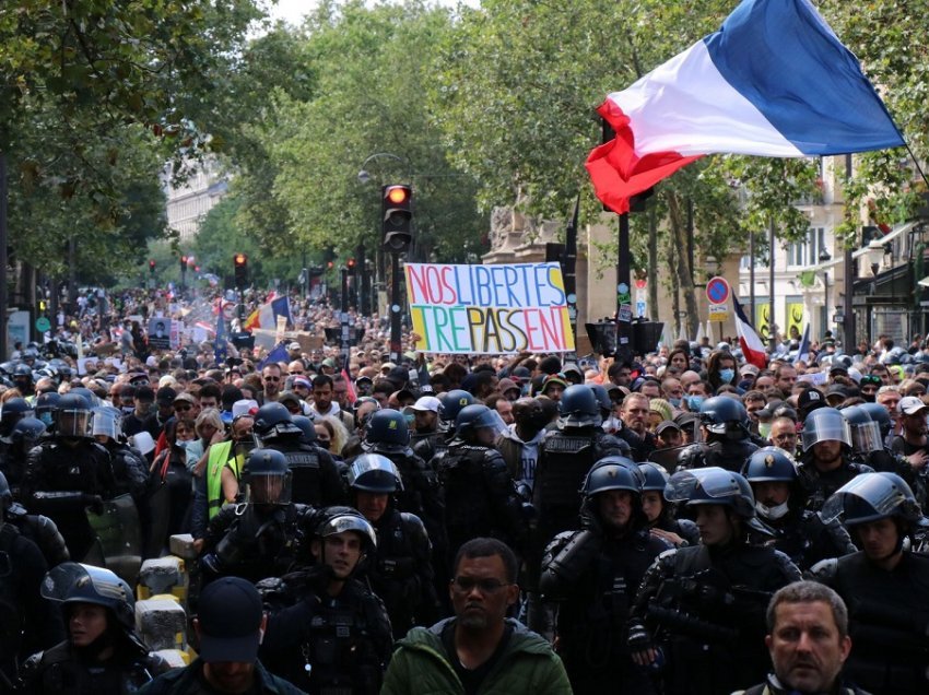 Vazhdojnë protestat masive në Francë