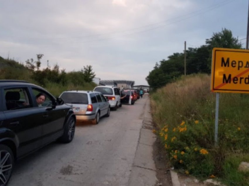 ​Fluks në pikën kufitare te Dheu i Bardhë, pritjet deri më shumë se tri orë