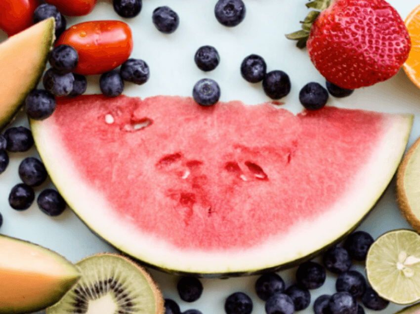 Pse duhet të hani fruta në vend se të pini lëng