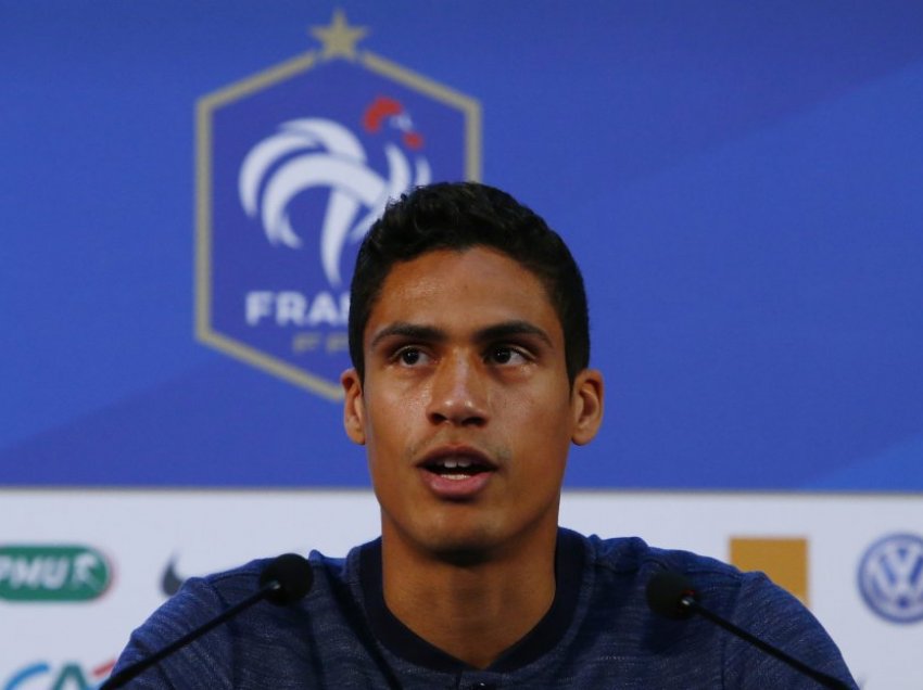 Varane shumë i lumtur që po luan me Pogban në United