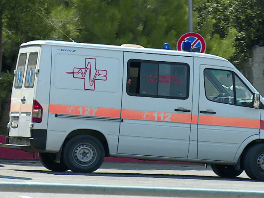 Ambulancat çdo një orë në spital/ Rriten shtrimet në Covid 1, pjesa më e madhe të pavaksinuar