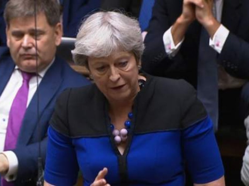 Ish-kryeministrja Theresa May: Frikë për gratë dhe vajzat afgane