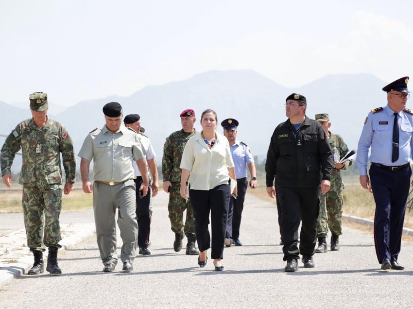 Xhaçka inspekton ndalesën e parë të afganëve, takohet me strukturat e FA-së