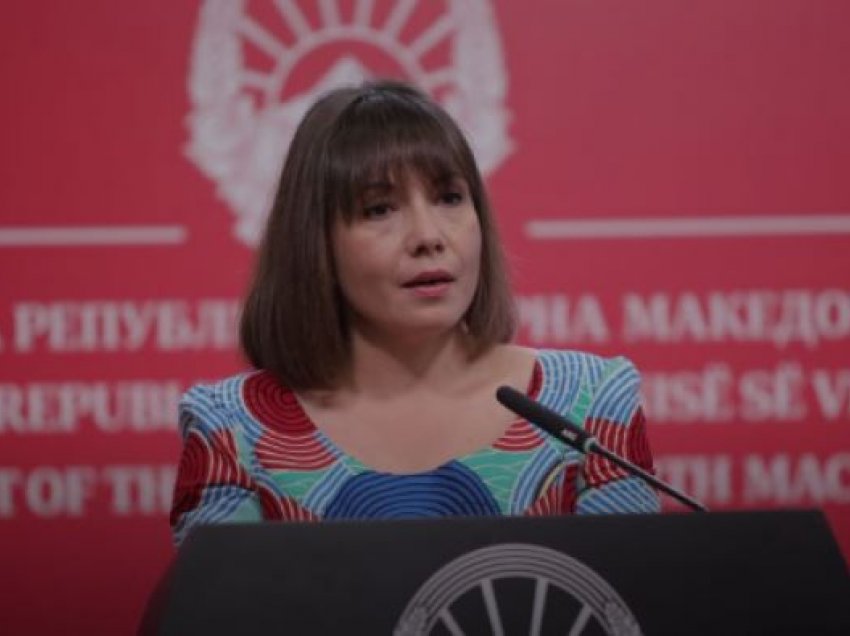 Carovska: Mësim “online”, vetëm me kërkesë