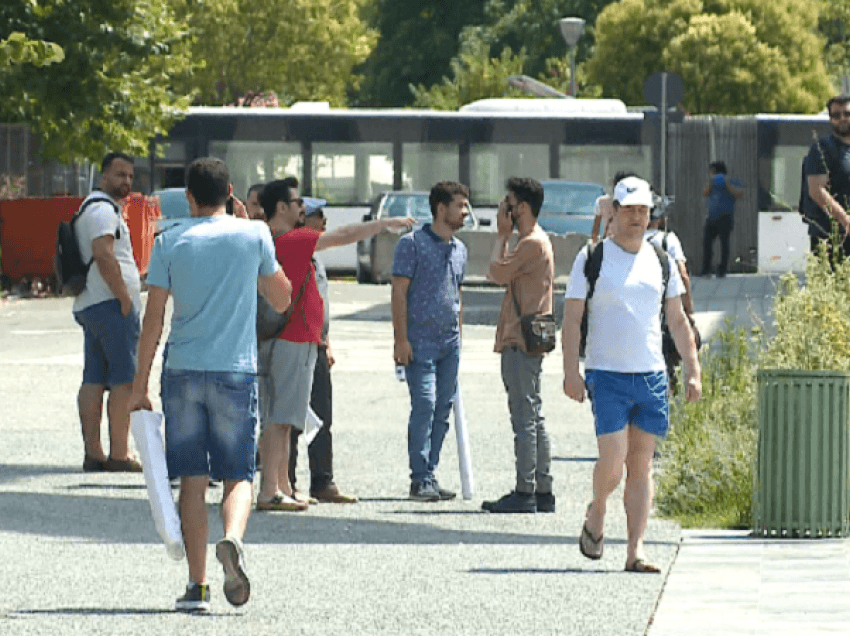 Serbët eksplorojnë Shqipërinë/ Këtë verë kanë qenë të shumtë edhe boshnjakët e rumunët