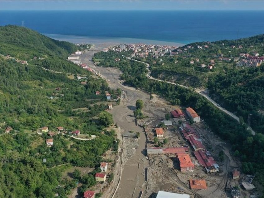 Shkon në 82 numri i viktimave pas përmbytjeve në Turqi