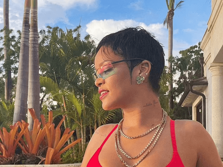 Rihanna ka arsye të qesh, emërohet si miliardere