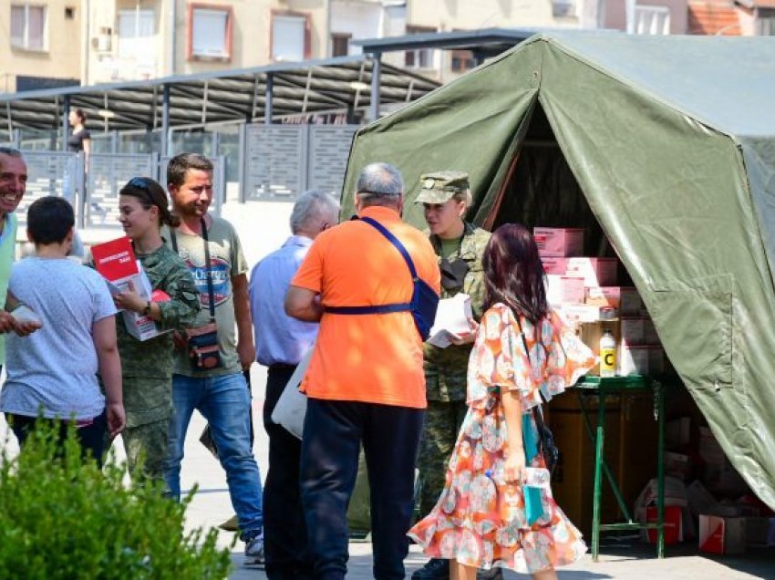 FSK-ja shpërndan maska falas për qytetarët e Ferizajt