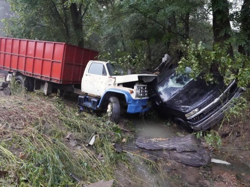 22 të vdekur, shumë të zhdukur pas shiut në Tenesi