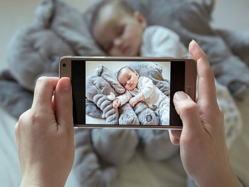 Këto janë pasojat që i bëni 1.000 foto në ditë fëmijëve