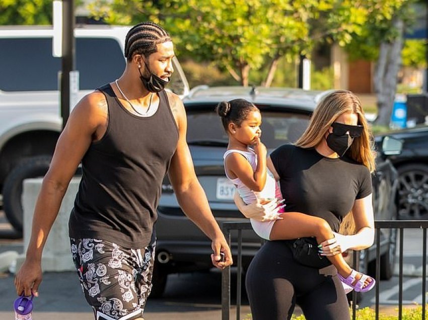 Khloe Kardashian dhe Tristan Thompson shihen të përqafuar