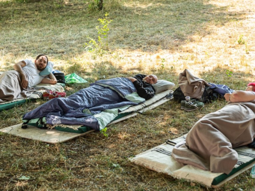 Qëndroi shtrirë 117 orë, zgjidhet “dembeli” më i madh në Mal të Zi