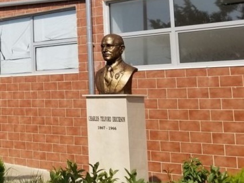 Një bust dinjitoz për Charles Telford Erickson: Amerikanin që i kushtoi jetën Shqipërisë!