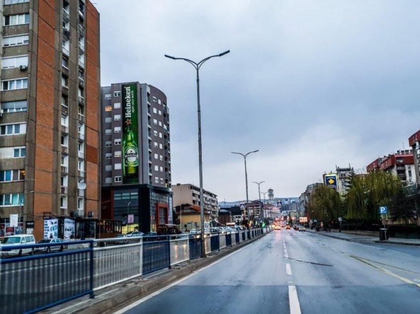 “Gjithë verën nëpër dasma e diskoteka, tash po thonë rrezikohen fëmijët në shkolla”