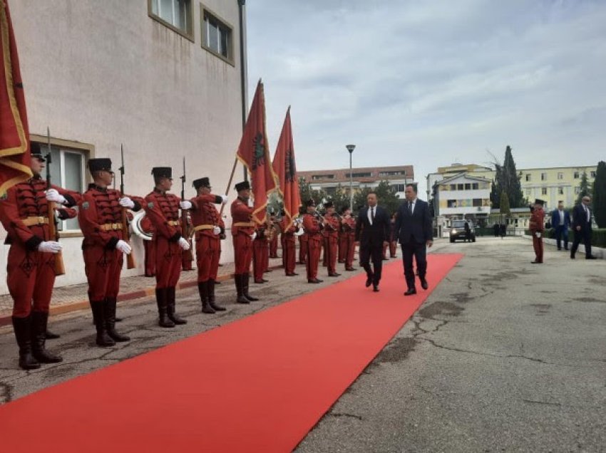 ​Mehaj dhe Peleshi zotohen për zhvillimin e përbashkët të ushtrive tona