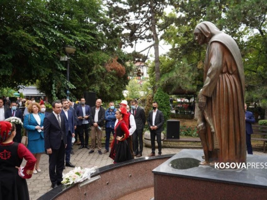 ​Kurti: Gonxhe Bojaxhiu është e shenjta e mirësisë