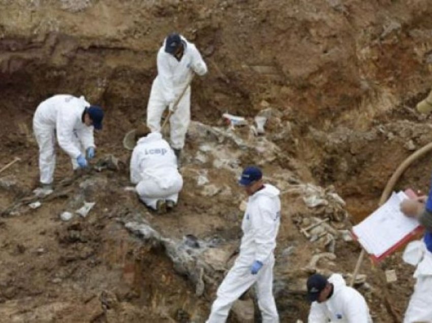 Në një fshat të Mitrovicës dyshohet për varrezë masive