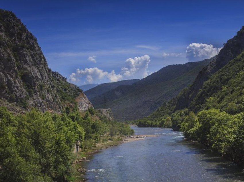 Gjendet një 23-vjeçar i mbytur në Shkumbin 