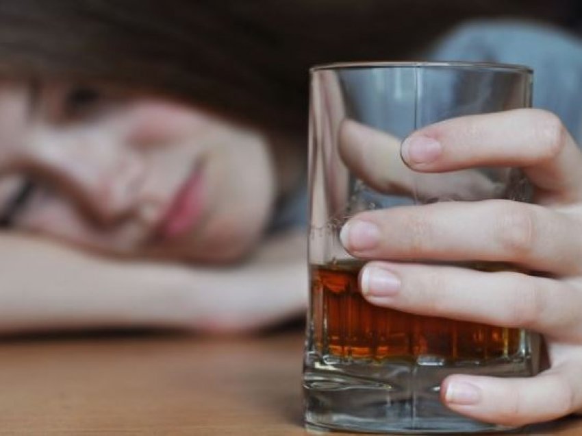 Alkooli shkatërron funksionin e trurit të adoleshentëve