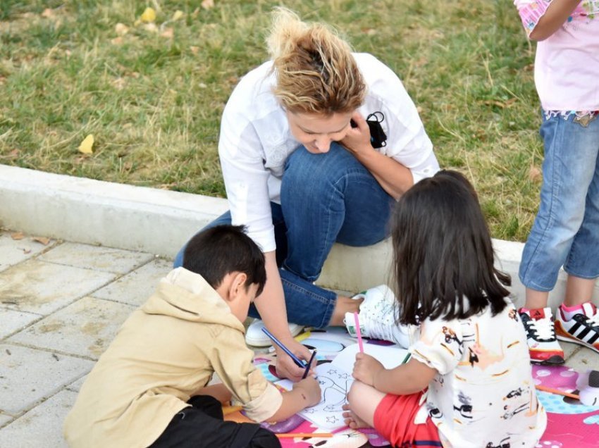 Veliaj poston fotot e fëmijëve afganë nga Qyteti Studenti