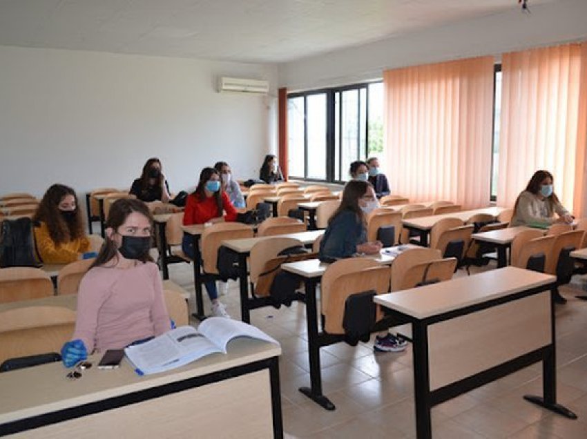 Studentët përballë dy zgjedhjeve: Test periodik PCR ose vaksina