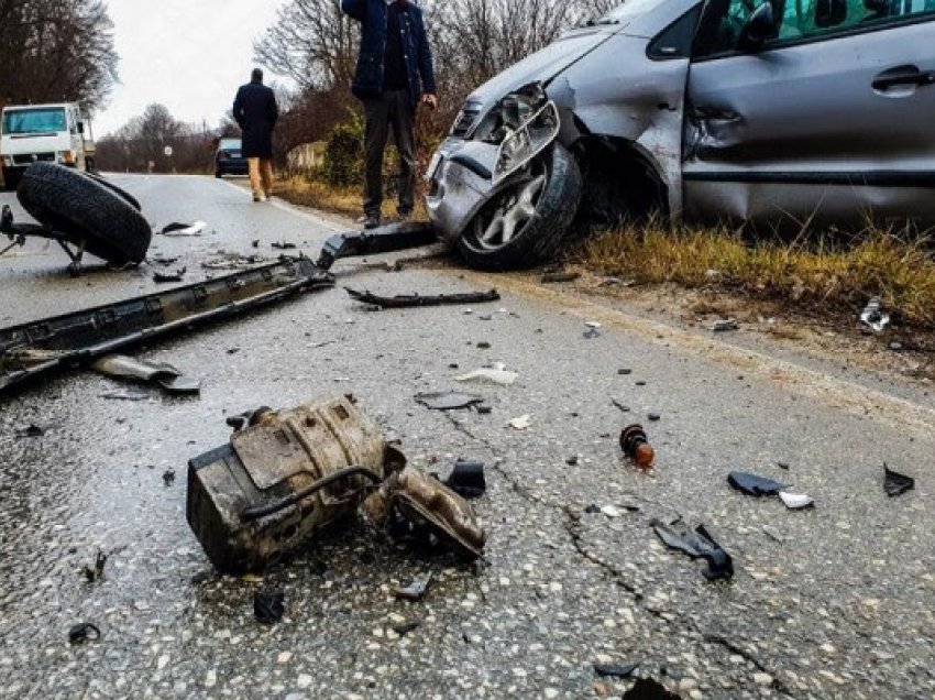 ​Vdes një grua dhe shtatë të tjerë lëndohen në një aksident në Radavc të Pejës