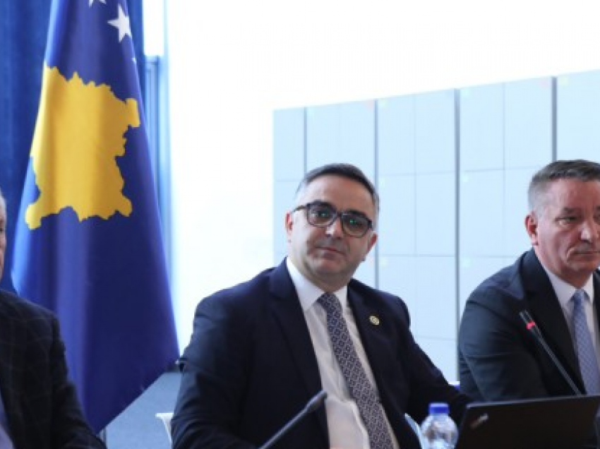 ​Iniciohet debat parlamentar për ngritjen e çmimeve dhe mos ngritjen e pagave