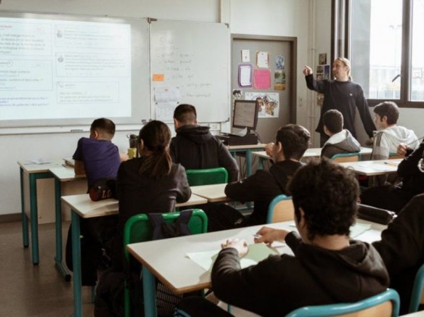 Franca është rrugës për ta bërë bullizmin në shkolla një vepër penale