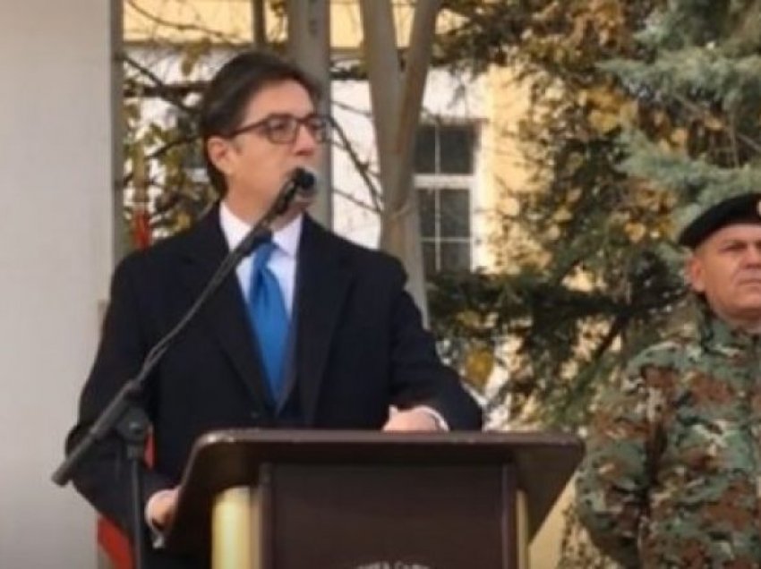 Presidenti Pendarovski: Politika larg gradave të ushtrisë, të gjithë ushtarët t’i shërbejnë shtetit