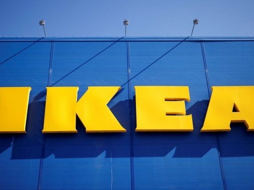 Bora e madhe nuk i lejoi të shkonin në shtëpi, punëtorët e IKEA-s bëjnë gjumin në dyqan